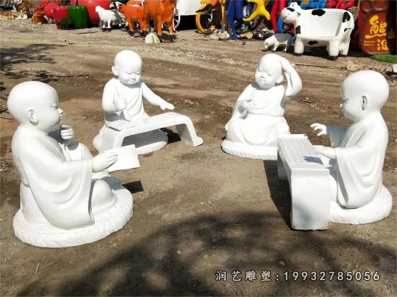 草坪小和尚石雕 (1)