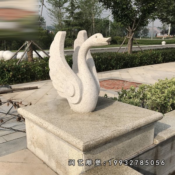青石天鹅 石雕公园动物雕塑