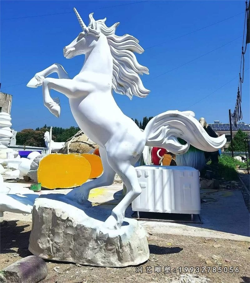 草坪动物马石雕