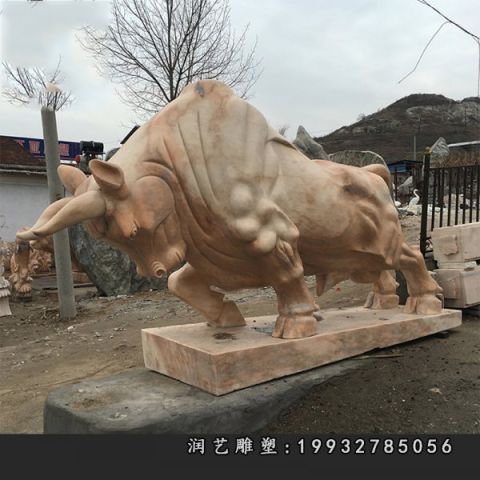 晚霞红开荒牛石雕