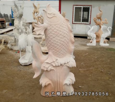 晚霞红公园鱼石雕
