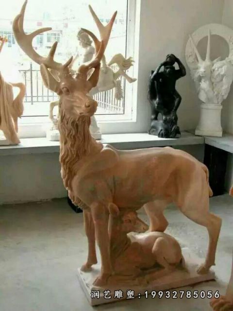晚霞红园林鹿石雕