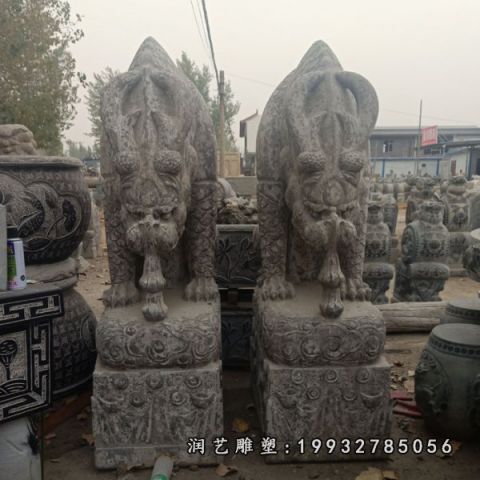 大理石公园吸水兽雕塑