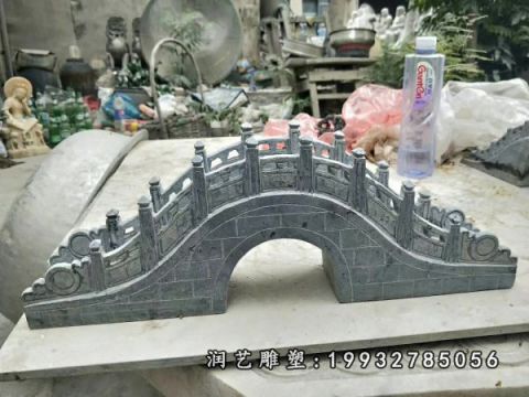 大理石拱桥校园雕塑
