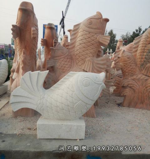 大理石小区鱼雕塑