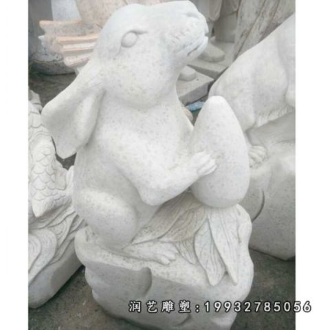 广场大理石兔子雕塑