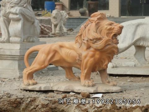 晚霞红狮子动物雕塑