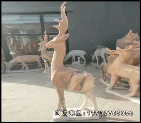 草坪鹿动物石雕