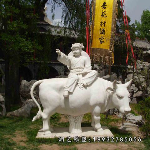 草坪石雕牛