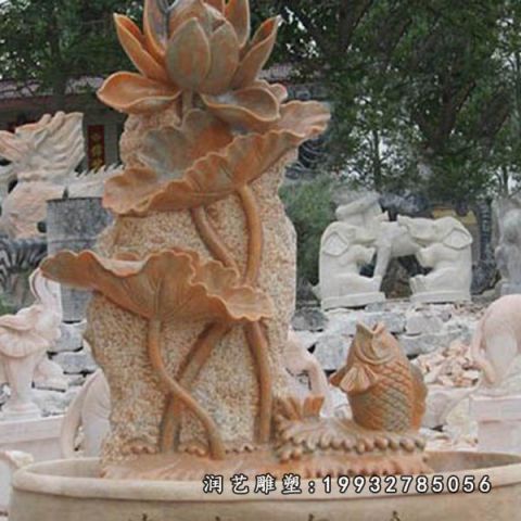 广场晚霞红荷花雕塑