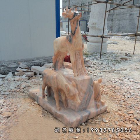公园晚霞红鹿雕塑