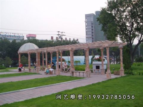 晚霞红长廊雕塑