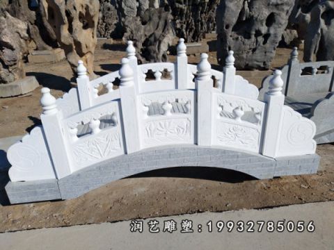 草坪大理石拱桥雕塑