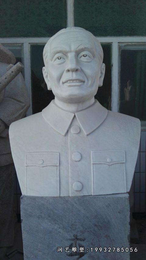小区李四光名人石雕