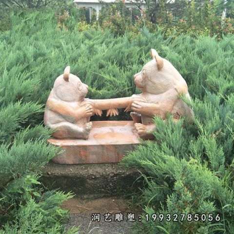 景区晚霞红熊猫雕塑