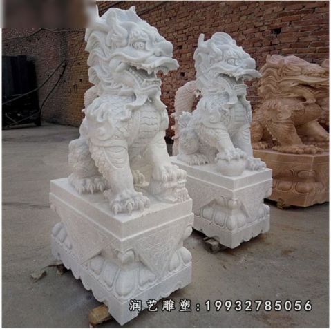 小区麒麟动物石雕