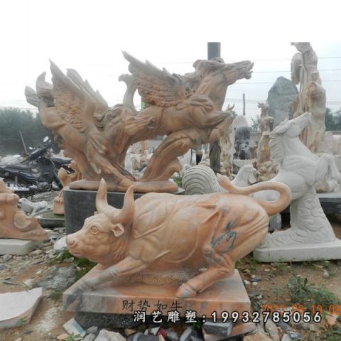 晚霞红开荒牛雕塑
