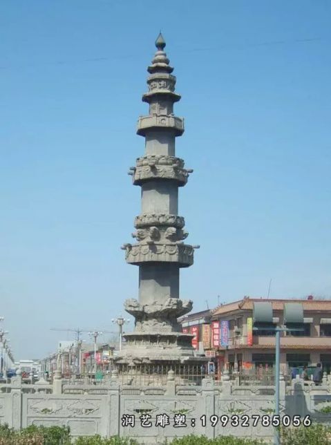城市石塔雕塑