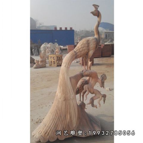 草坪晚霞红孔雀雕塑