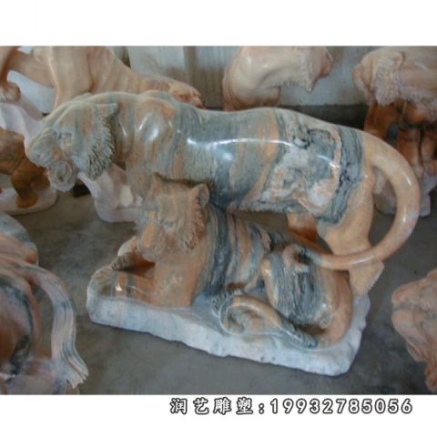 酒店晚霞红老虎雕塑