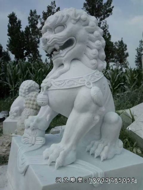 草坪大理石狮子雕塑