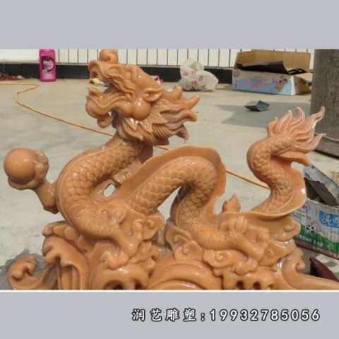 晚霞红龙雕塑