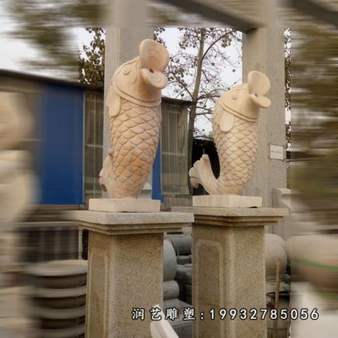 广场晚霞红鱼动物雕塑