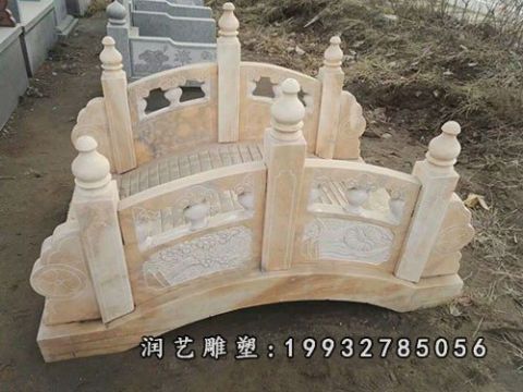 晚霞红拱桥雕塑