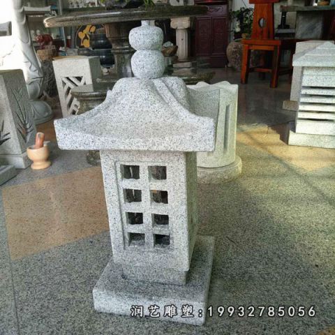 草坪大理石灯雕塑
