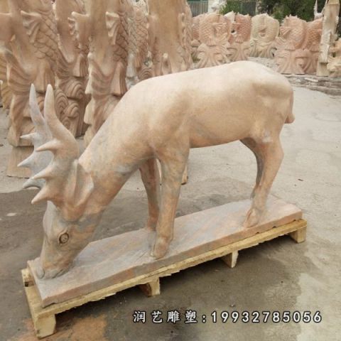 街道晚霞红鹿动物雕塑