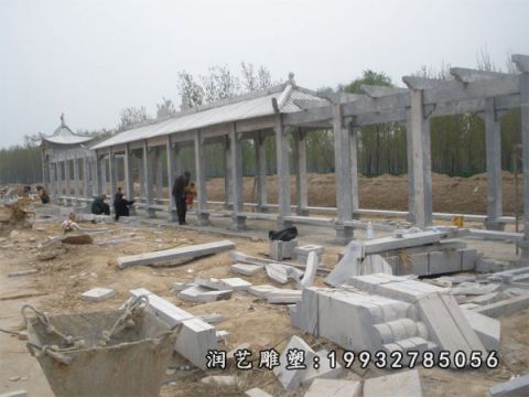 草坪大理石长廊景观雕塑