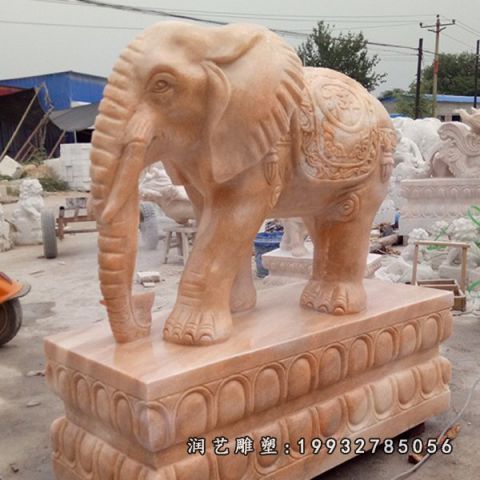 晚霞红大象雕塑