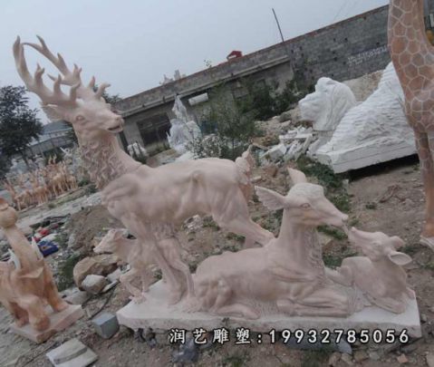 户外晚霞红鹿雕塑