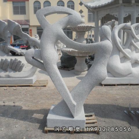 广场人物情侣石雕