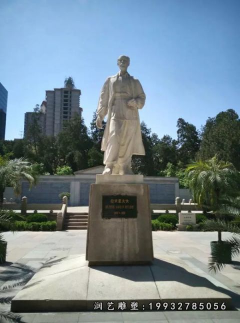 校园白求恩石雕
