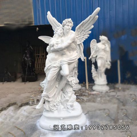 草坪人物情侣石雕
