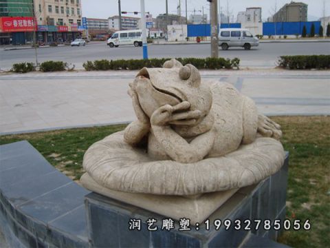学校动物青蛙石雕