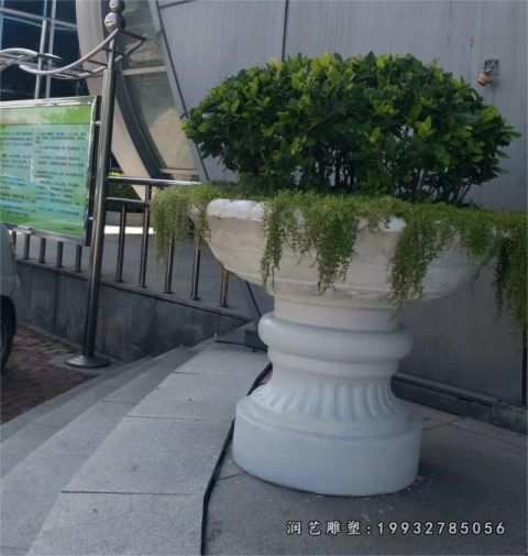 草坪景观花盆石雕