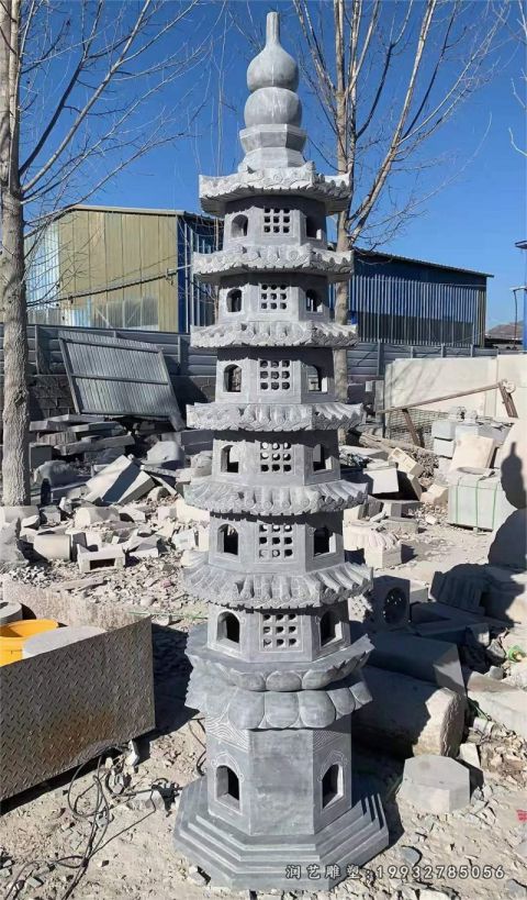 草坪景观石塔雕塑