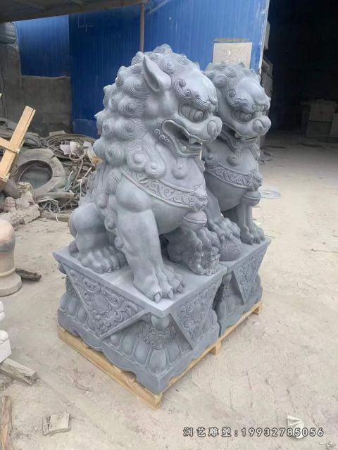 草坪动物狮子石雕